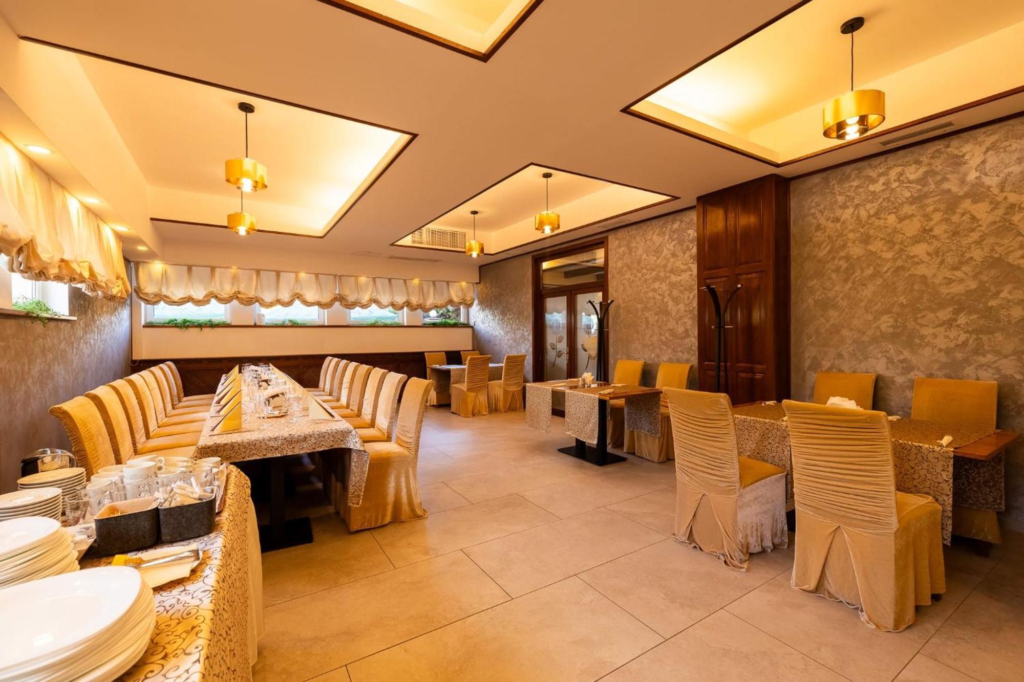 Pensiunea Floarea Soarelui บราชอฟ ภายนอก รูปภาพ